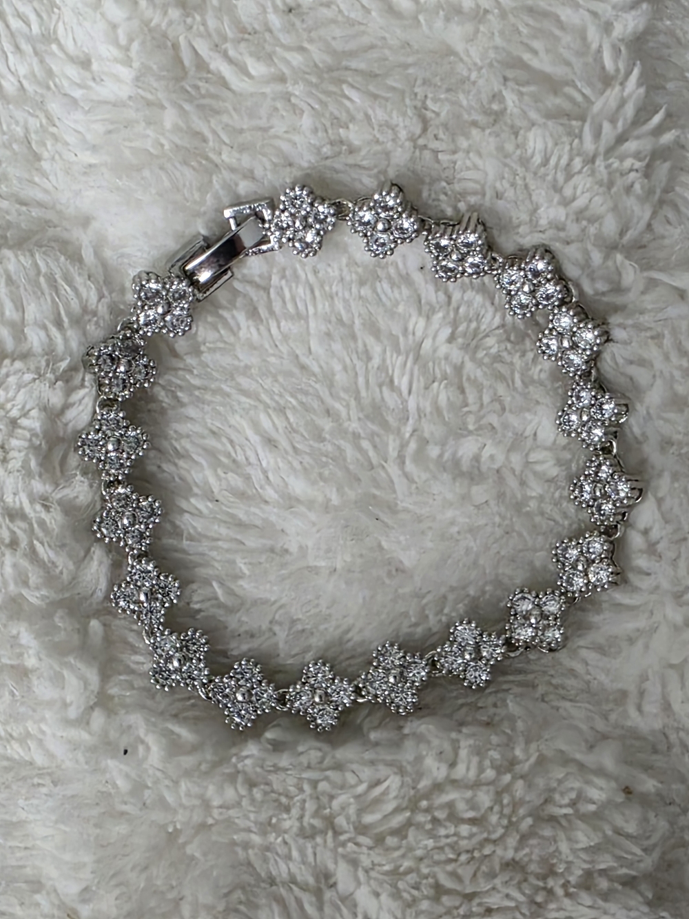 FOUR LEAF CLOVER TENNIS BRACELET SILVER TONE + CRYSTALS NWOT